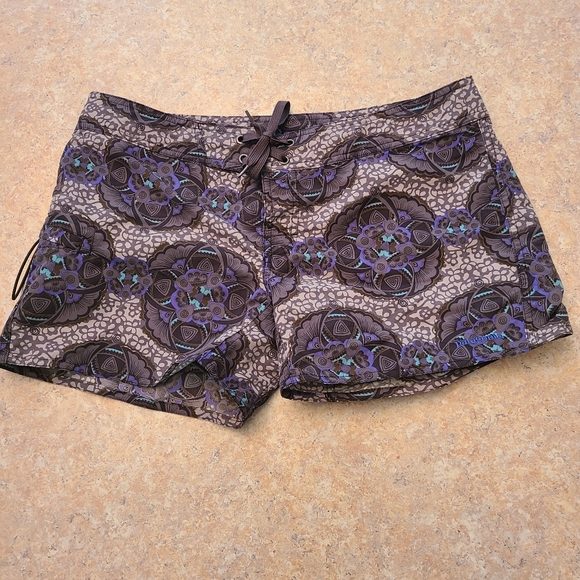 Patagonia Floral/Geometric Shorts in Size 6 - Picture 1 of 9